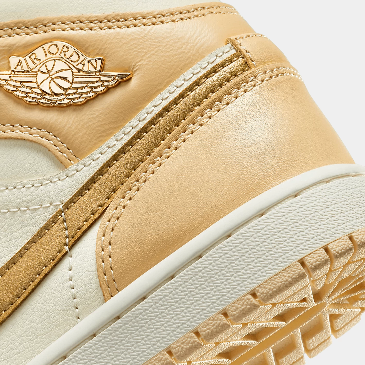 Jordan 1 Mid Metallic Gold Pale Vanilla – Bild 4